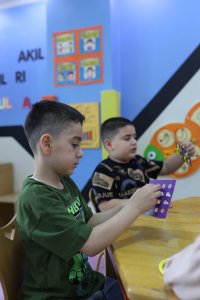 Sınıf etkinliği - çocukların sanat çalışması